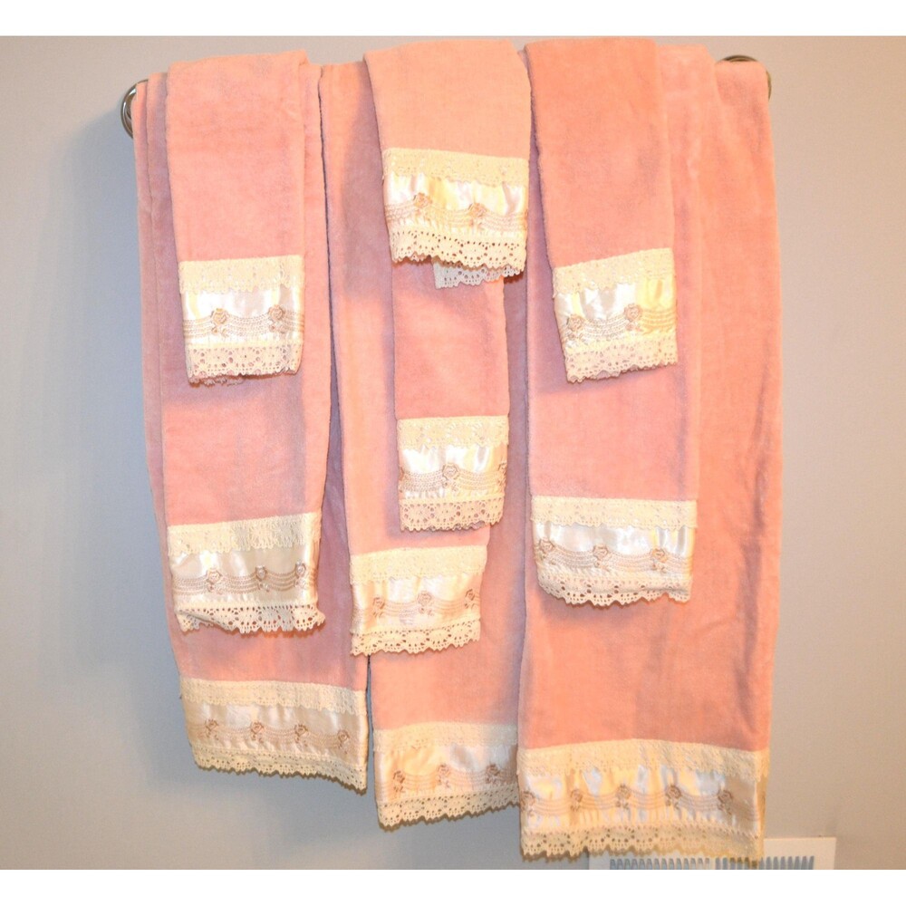 Vintage Towels Peaches and Cream Romantic Victorian Shabby Avanti 1980s